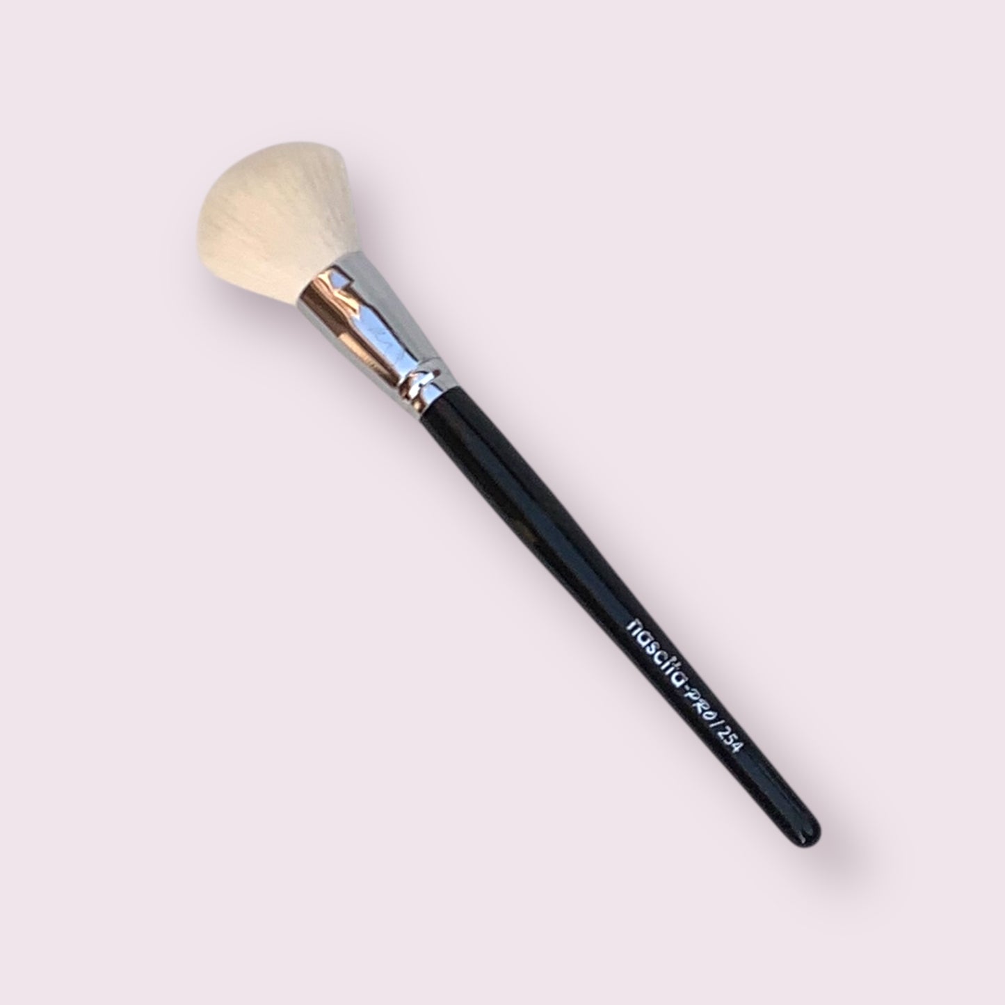 Nascita m- Pro Round Blush Brush
