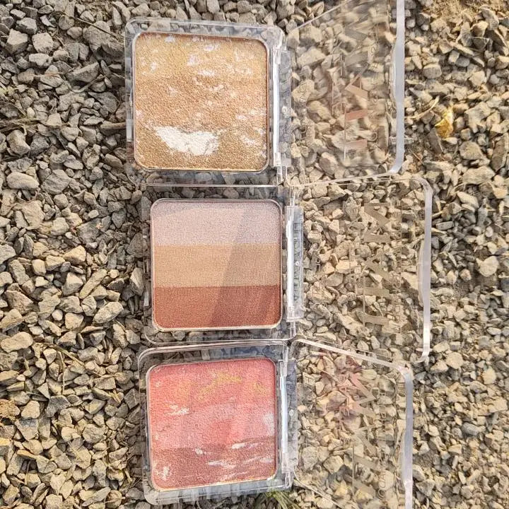 Huda beauty pallete matt blush &Eyeshadow