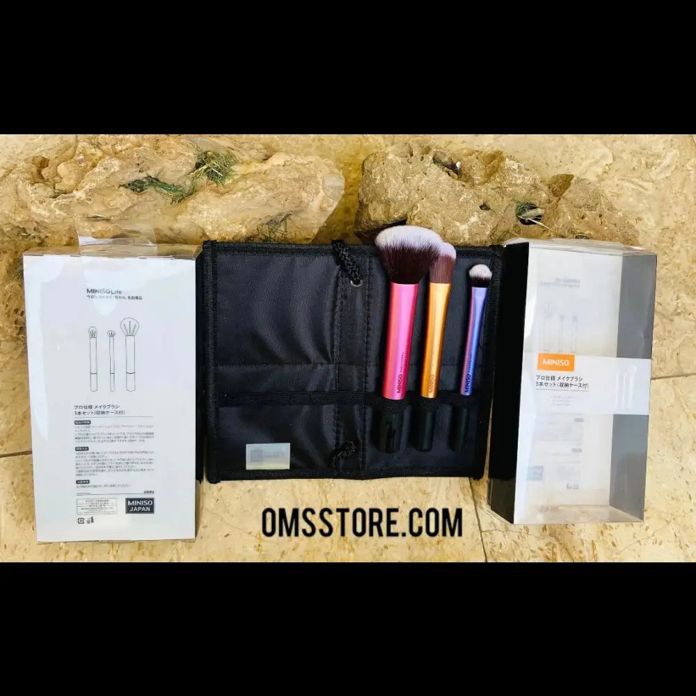 Miniso brush set of 3 with case and stand