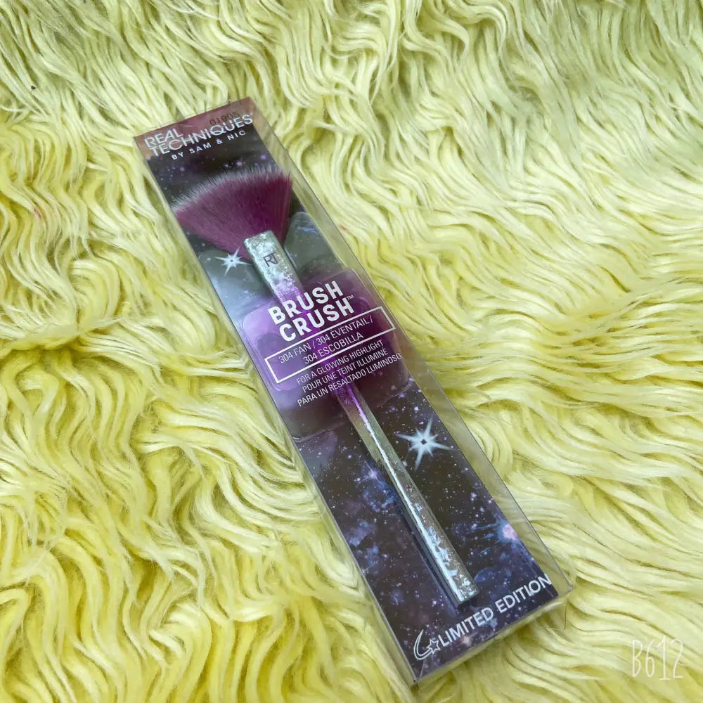 Real Technique Makeup Brush - 304 Fan brush