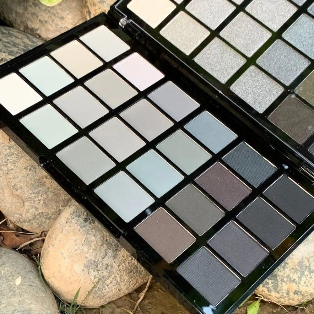 Revolution Makeup London Color Book CB01 - Makeup